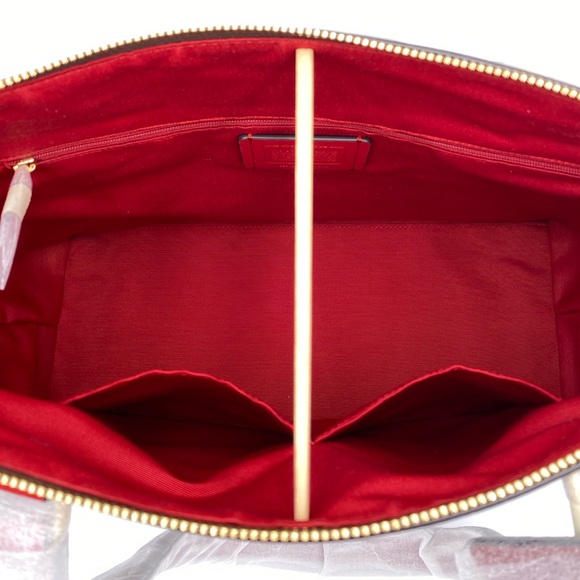 Coach Signature Gallery Tote - Picture 14 of 15